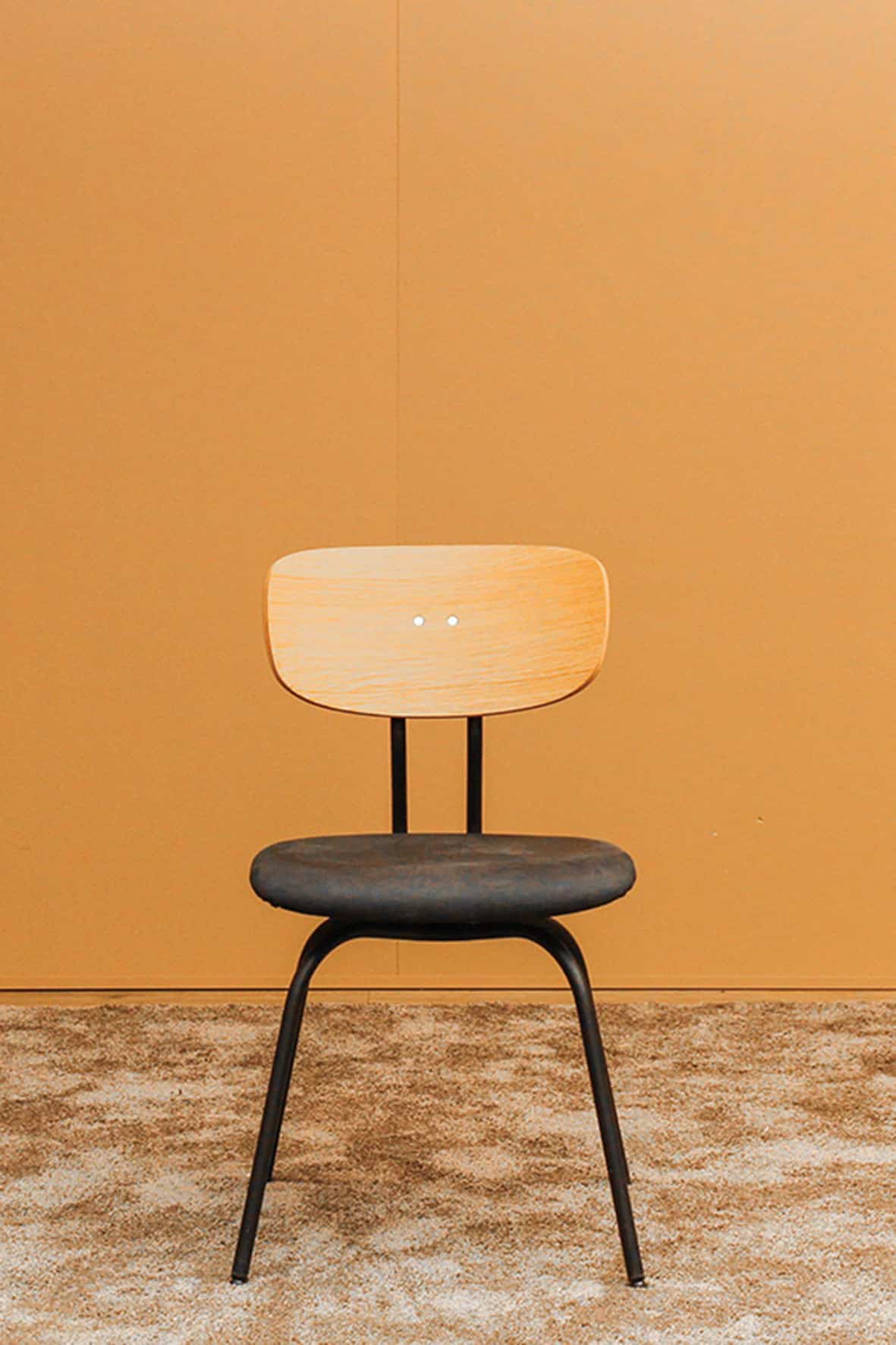 Wagner W-1970 Chair S 4-Fuß schwarz/Leder schwarz/Eiche