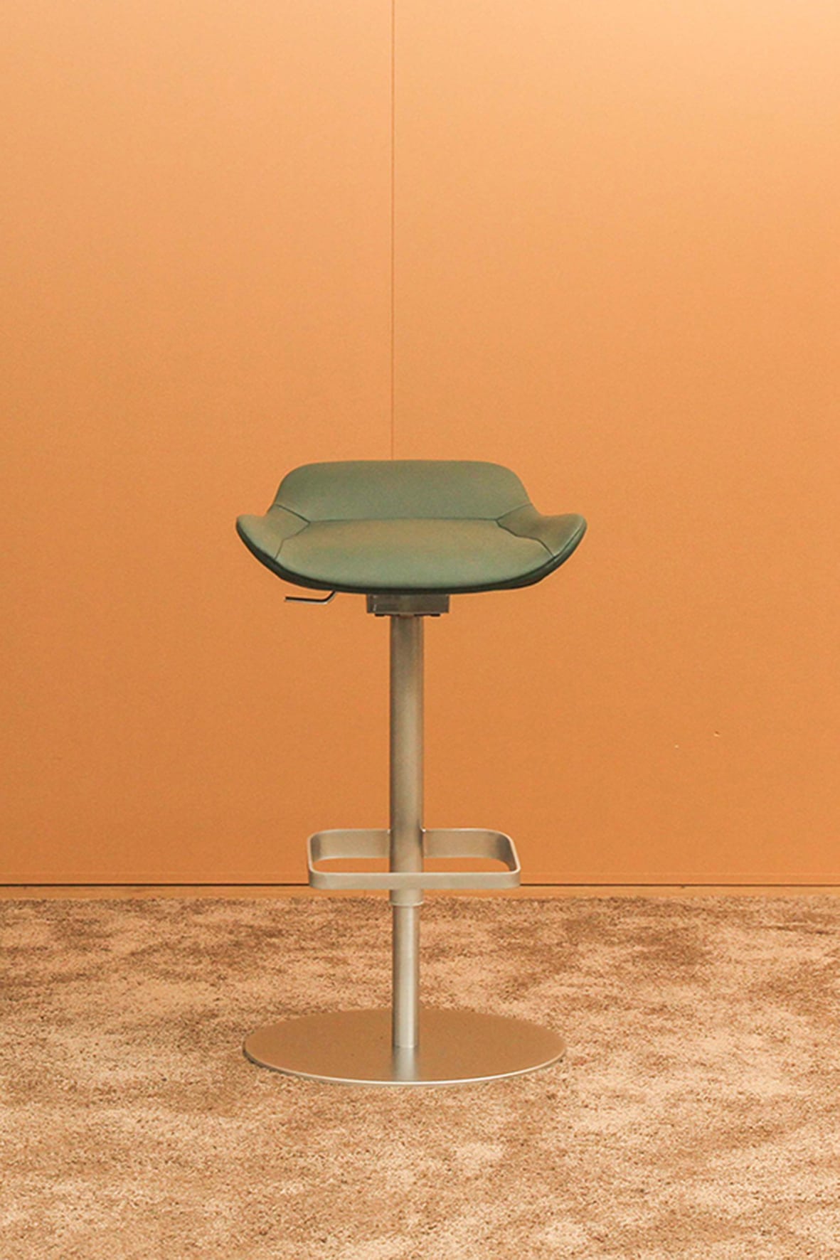 Wagner W-Club Stool matt/olivgrün